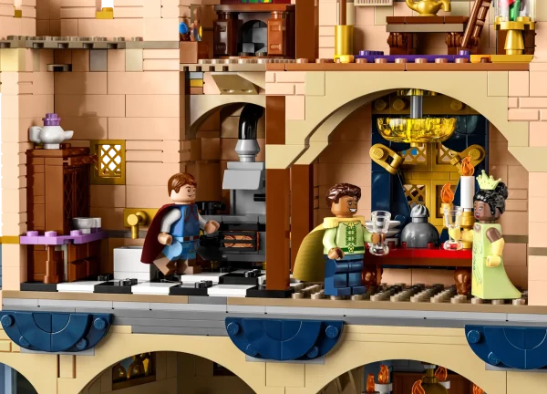 LEGO NEW DISNEY CASTLE 100 YEAR ANNIVERSARY - Image 2