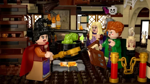 LEGO HOCUS POCUS - SANDERSON SISTERS COTTAGE! - Image 5